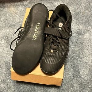 velaasa stones throwing shoes size 11.5 black